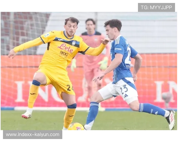 亚特兰大客场十人作战0-0逼平科莫，防守韧性保住积分